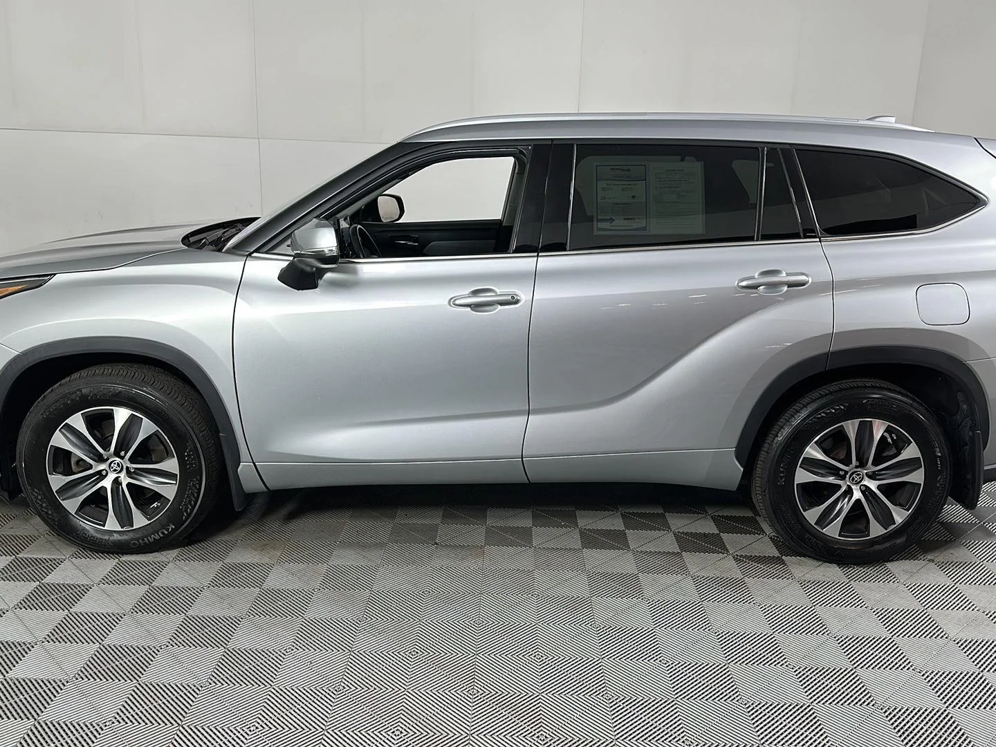 Used 2022 Celestial Silver Metallic Toyota XLE image 9