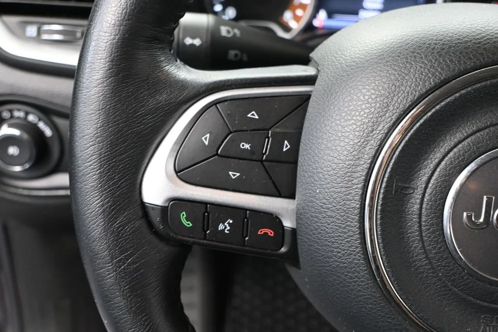 Used 2021 Gray Jeep Latitude image 27
