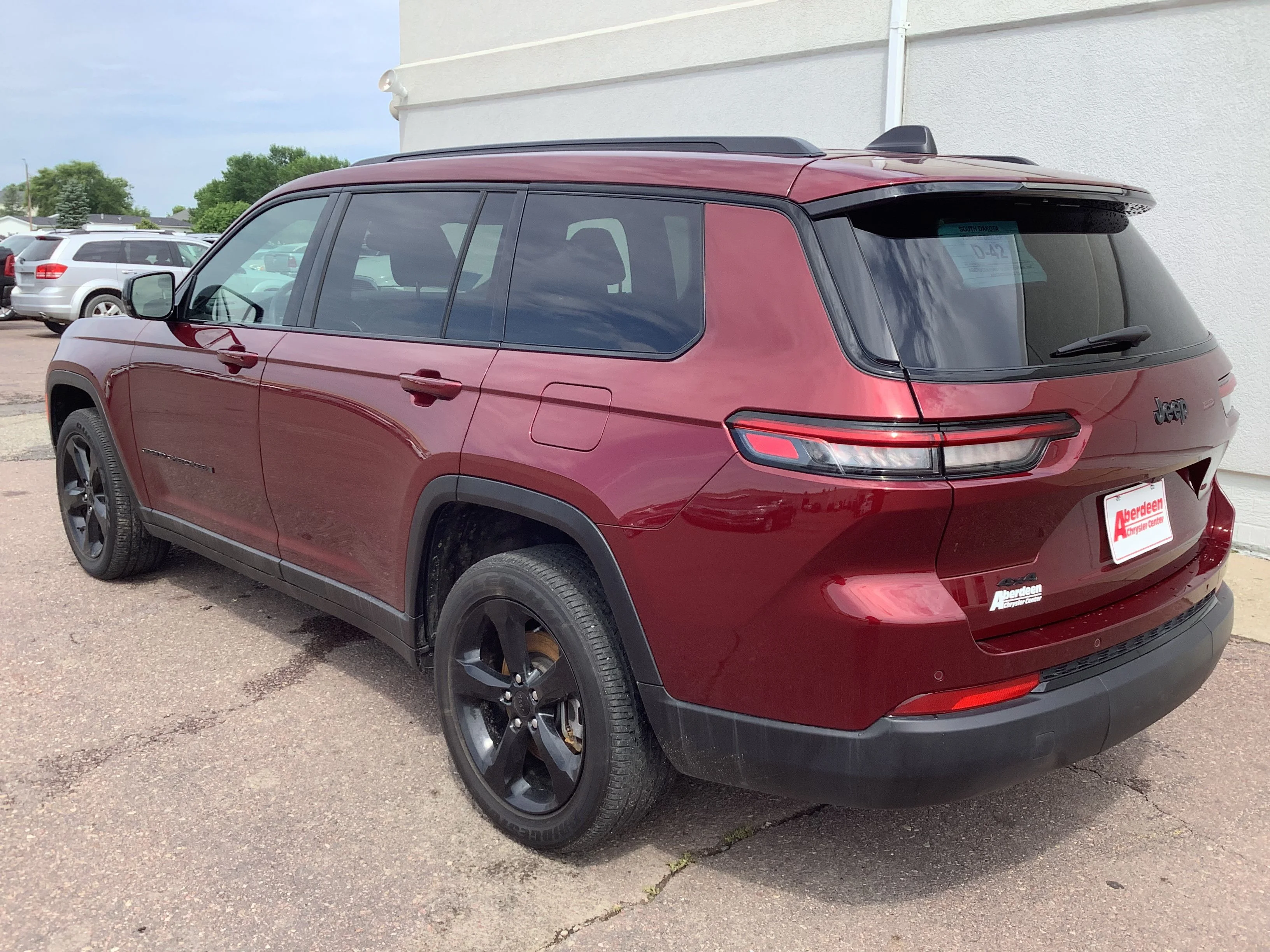 Used 2023 Red Jeep Altitude image 6