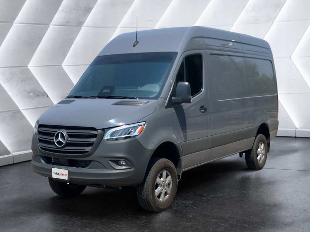 Used 2026  Mercedes-Benz Cargo 144 WB image 3