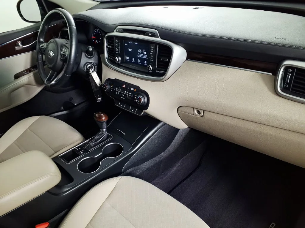 Used 2017 Purple Kia LX image 14