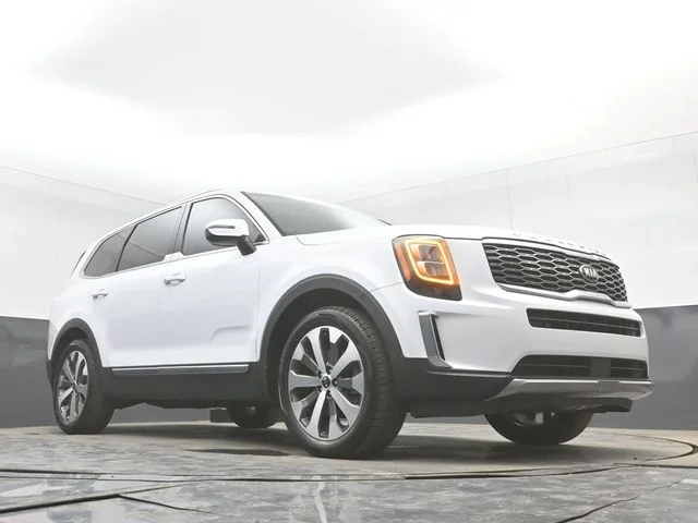 Used 2021 White Kia EX image 42