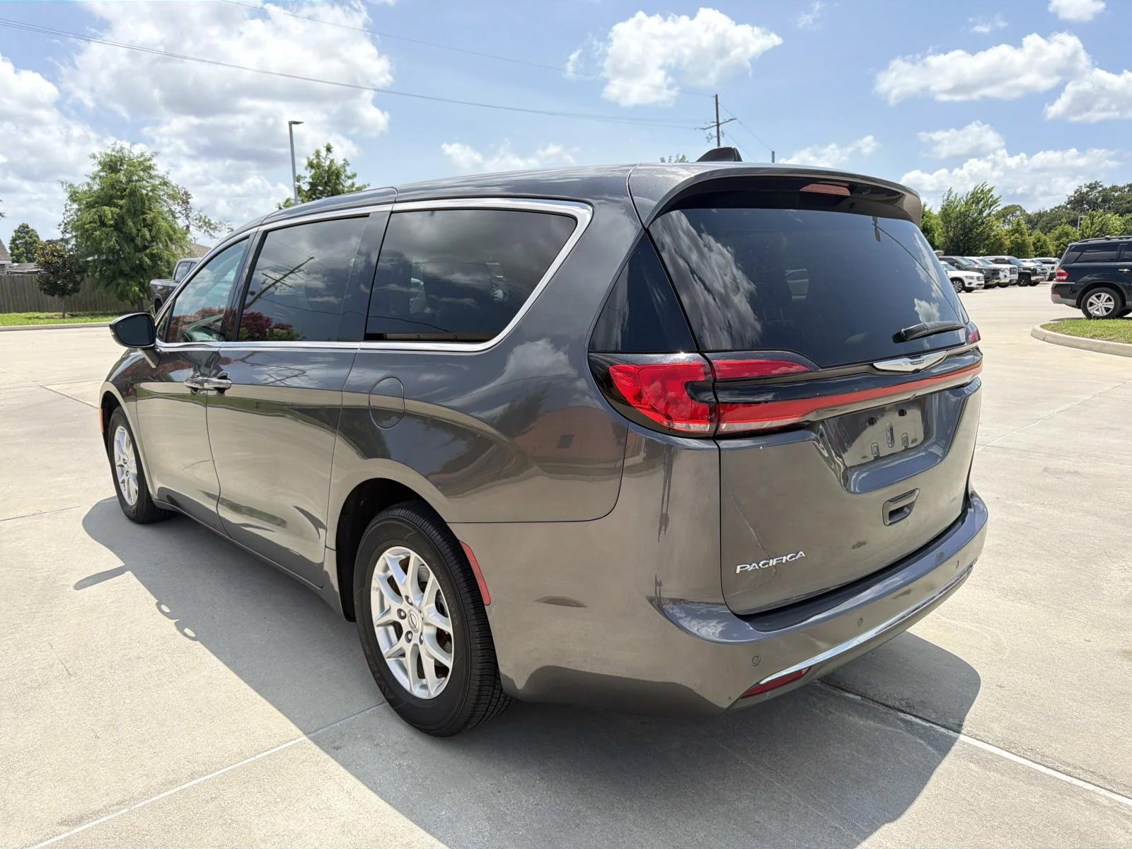 Used 2023 Gray Chrysler Touring L FWD image 5