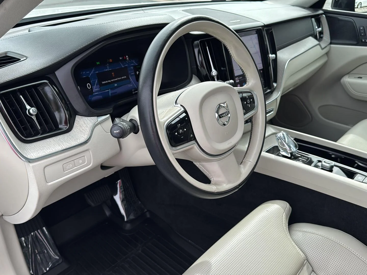 2023 Volvo XC60 Ultimate - Photo 24