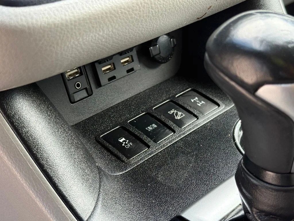 Used 2019 White Toyota XLE image 18