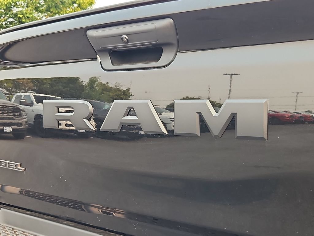New 2026 Diamond Black Crystal Pearl-Coat Exterior Paint RAM Rebel image 25