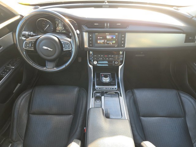 Used 2016 Celestial Black Jaguar 35t Prestige image 11