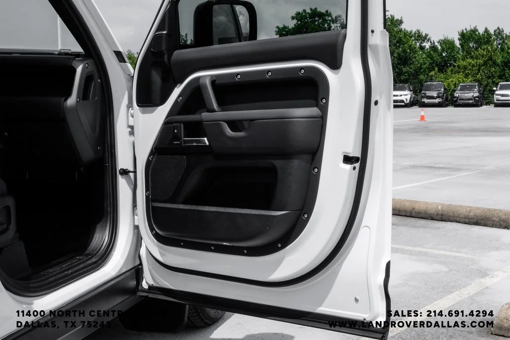 New 2026 Fuji White Land Rover S image 49