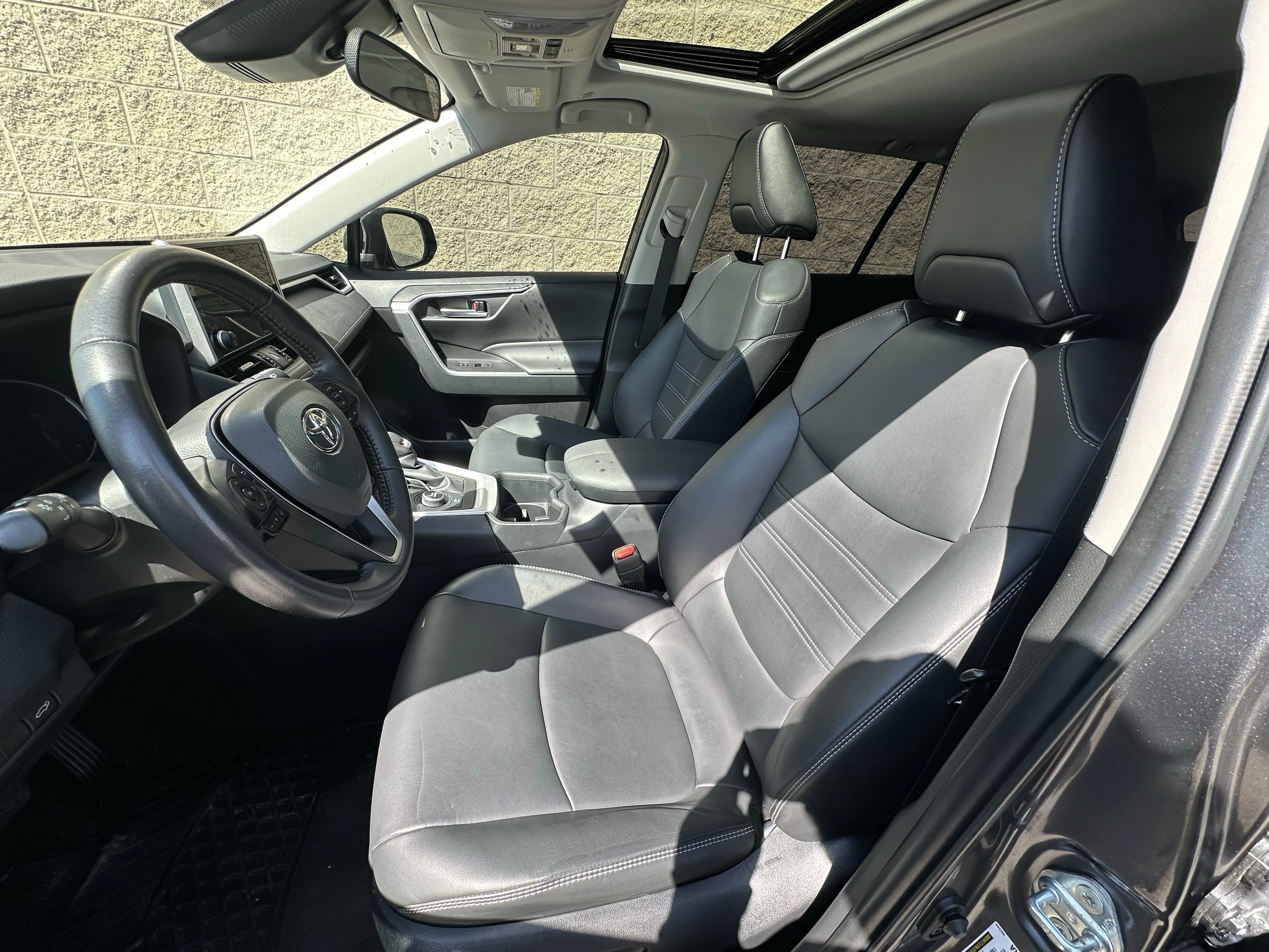 Certified Used 2025  Toyota Hybrid XLE image 10
