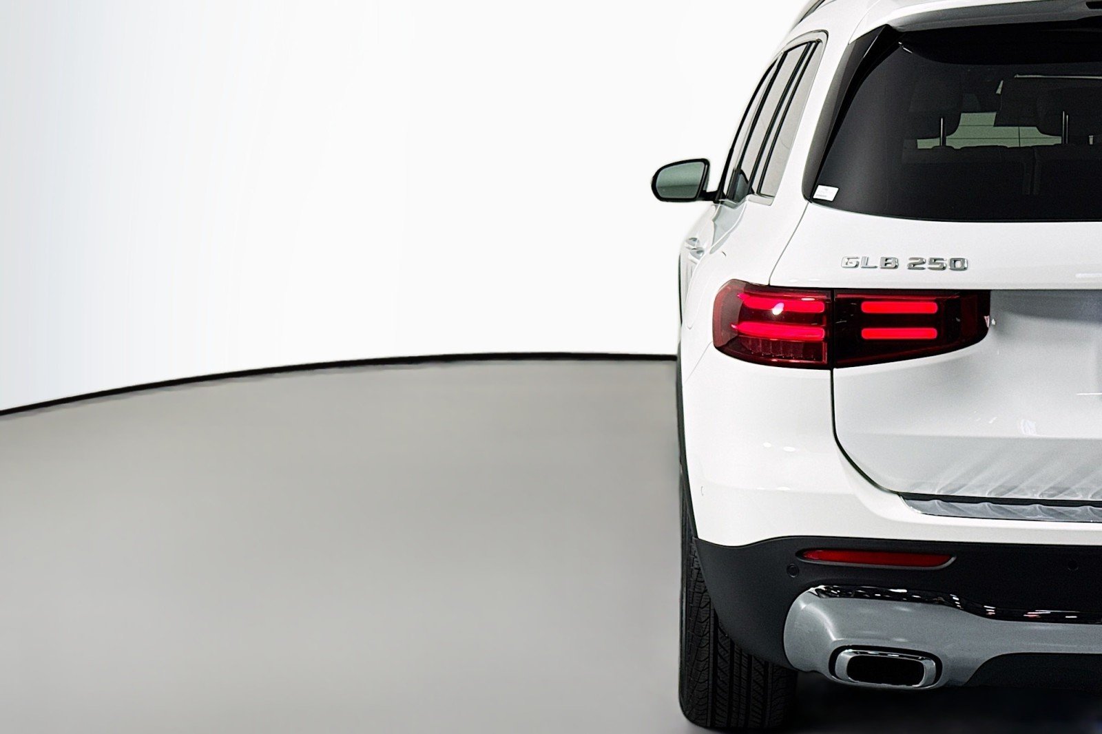 New 2026 Polar White Mercedes-Benz GLB 250 SUV image 14