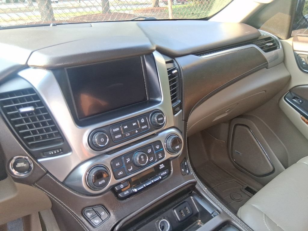 Used 2017 IRIDESCENT PEARL TRICOAT Chevrolet Premier image 10