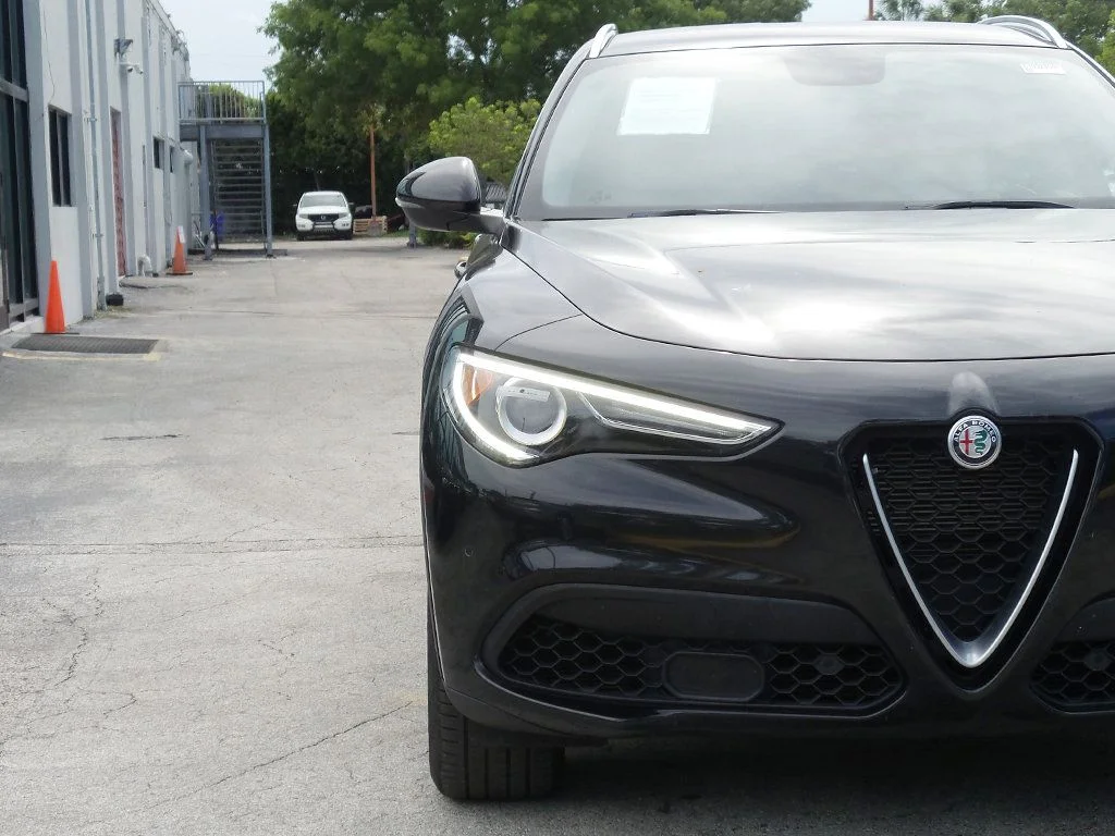 Used 2019 Black Alfa Romeo Base image 12