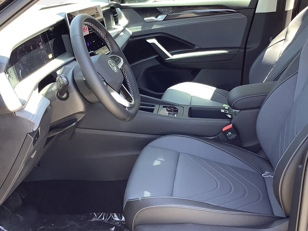 New 2025 Platinum Gray Metallic Volkswagen SE image 22