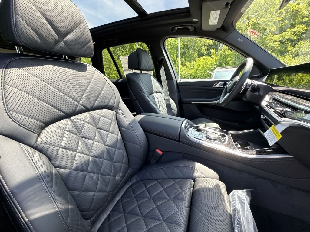 New 2026 Mineral White Metallic BMW xDrive40i image 27