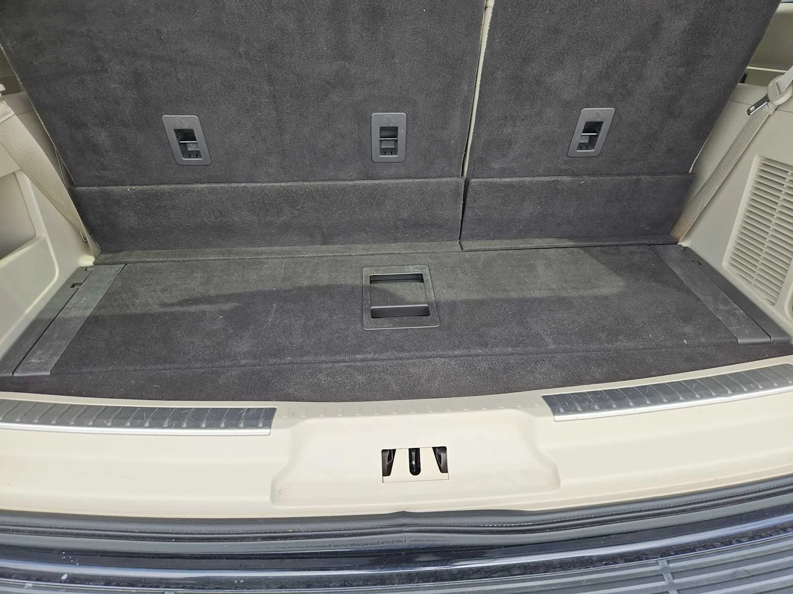 Used 2021 Signature Navy Lincoln Reserve image 33
