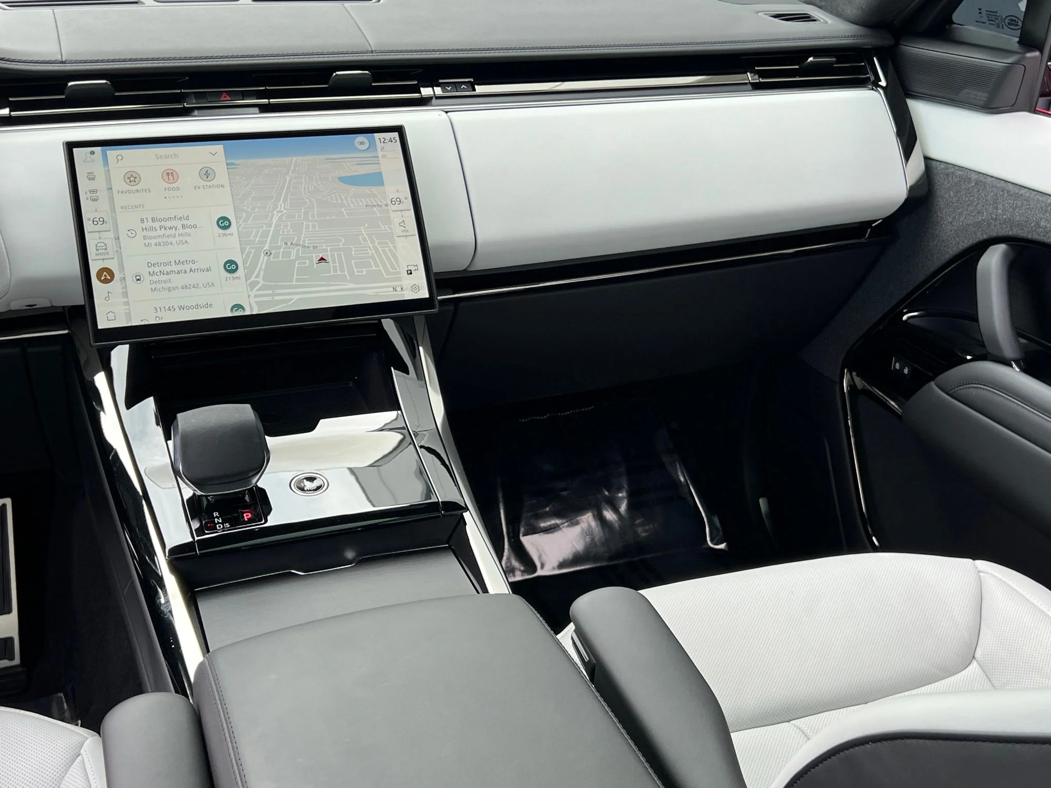 Used 2025 Red Land Rover Autobiography image 33