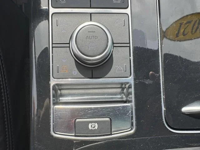 Used 2021 White Land Rover Westminster image 29