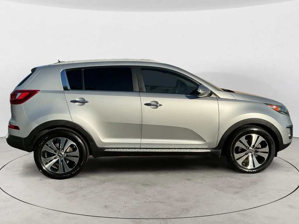 Used 2013 Silver Kia EX image 4