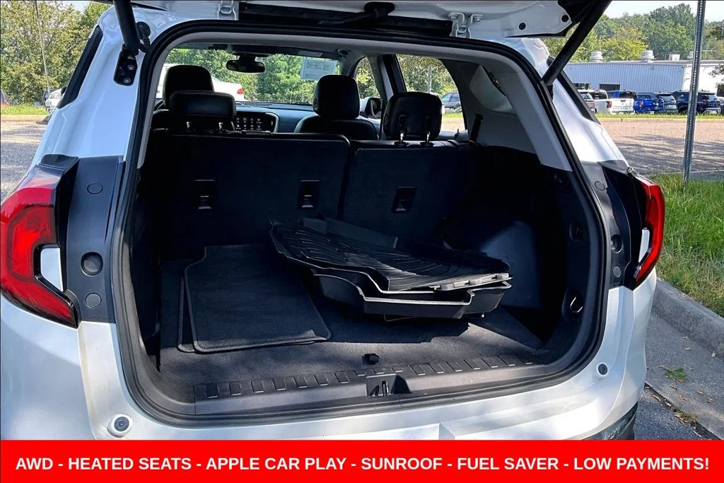 Used 2020 White GMC SLT image 27