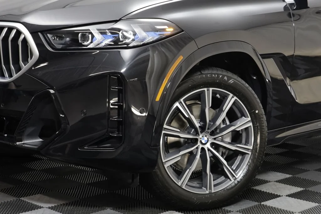 New 2027 BLACK SAPPHIRE BMW xDrive40i image 4