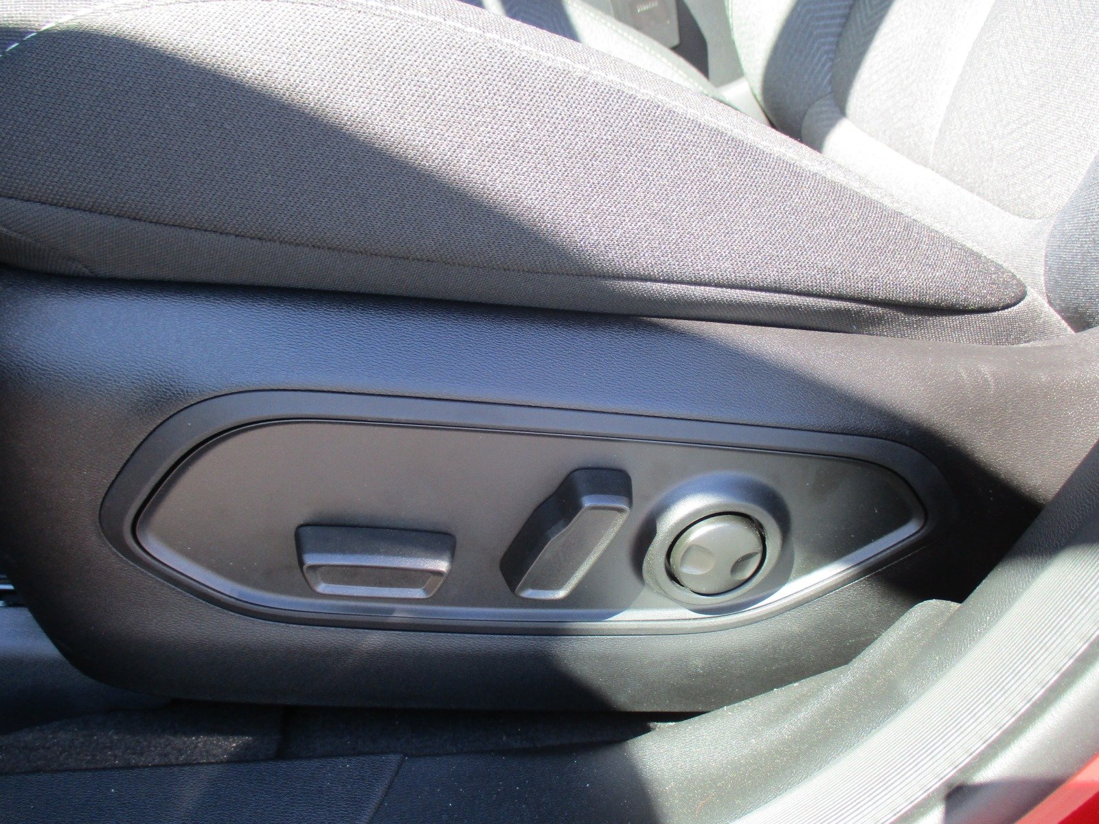 New 2026 Red Hot Pearl-Coat Exterior Paint Jeep Laredo image 14