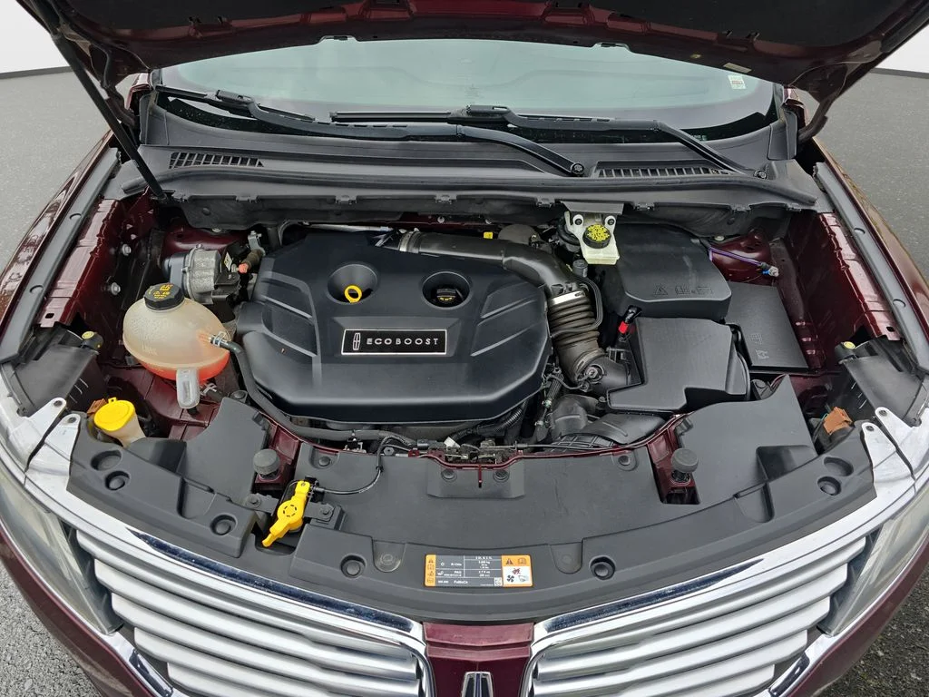 Used 2017 Red Lincoln Reserve image 31