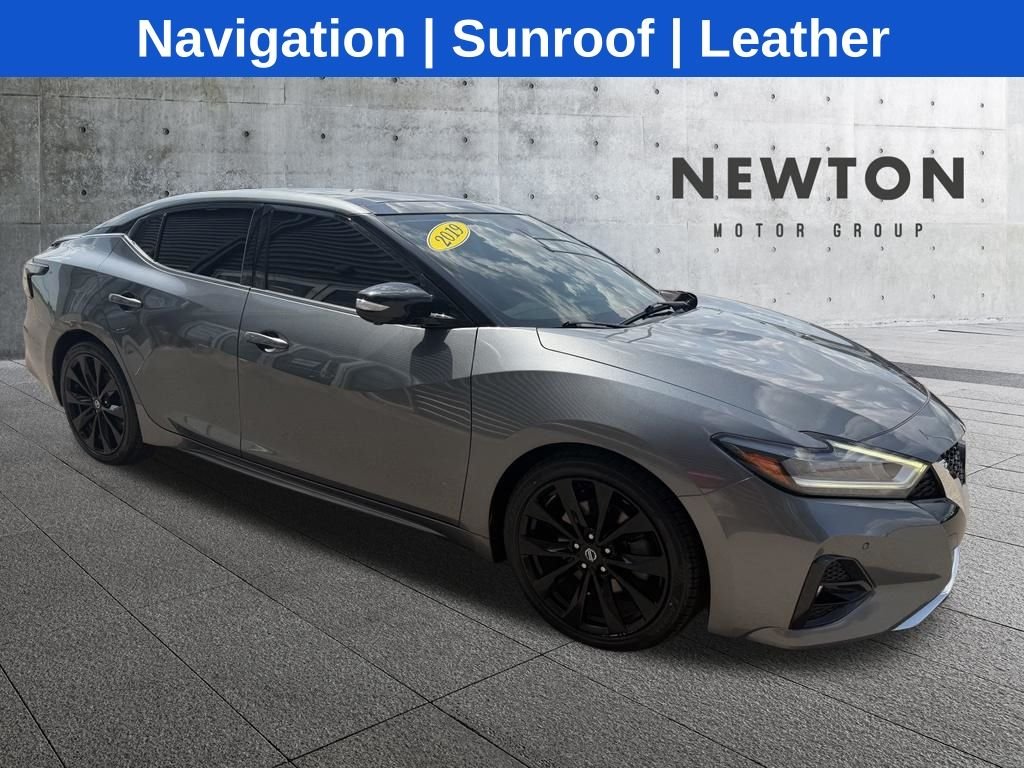 Used 2019 Gray Nissan SR image 1