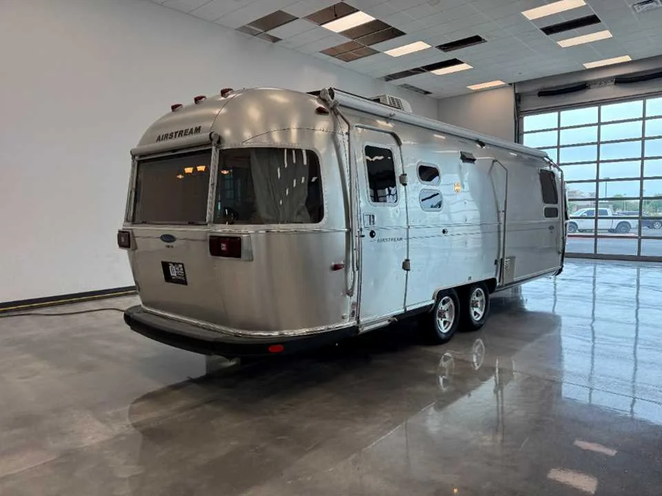 Used 2011 SILVER AIRSTREAM  image 2