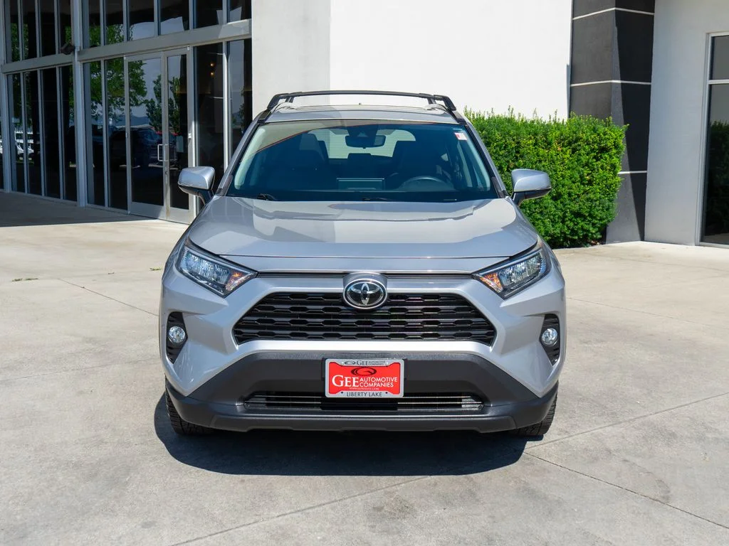 Used 2019 Silver Toyota XLE image 2