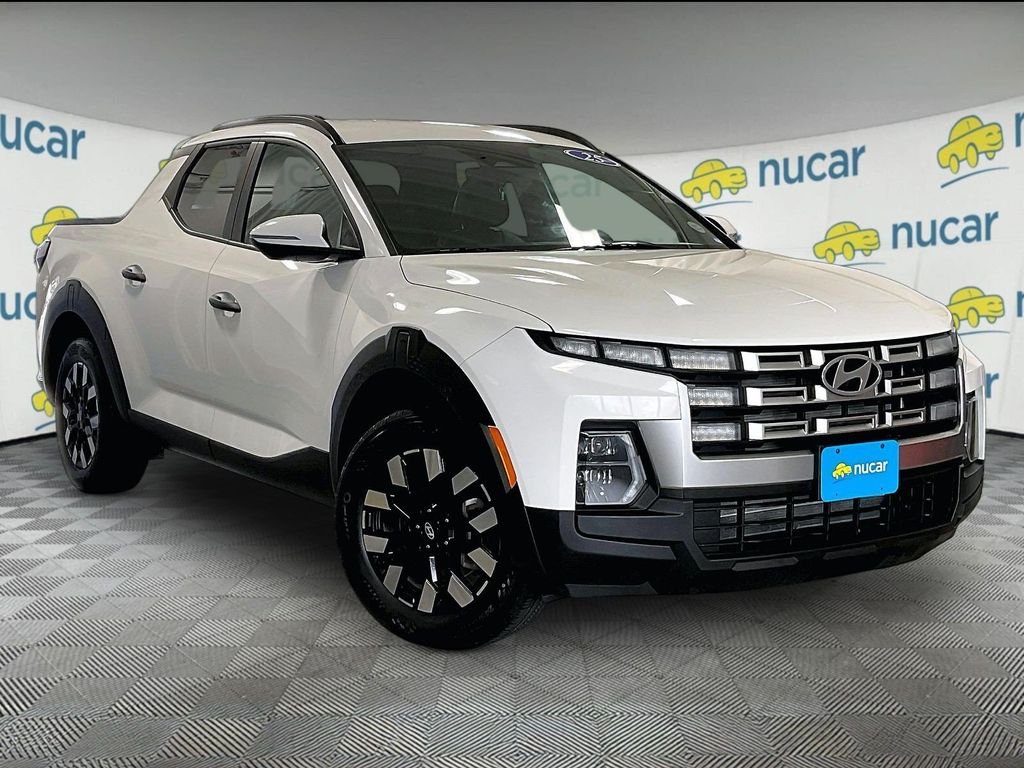Used 2025 White Hyundai SEL image 1