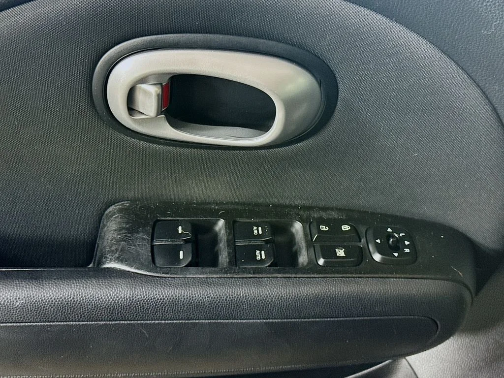 Used 2014 Brown Kia Plus image 19