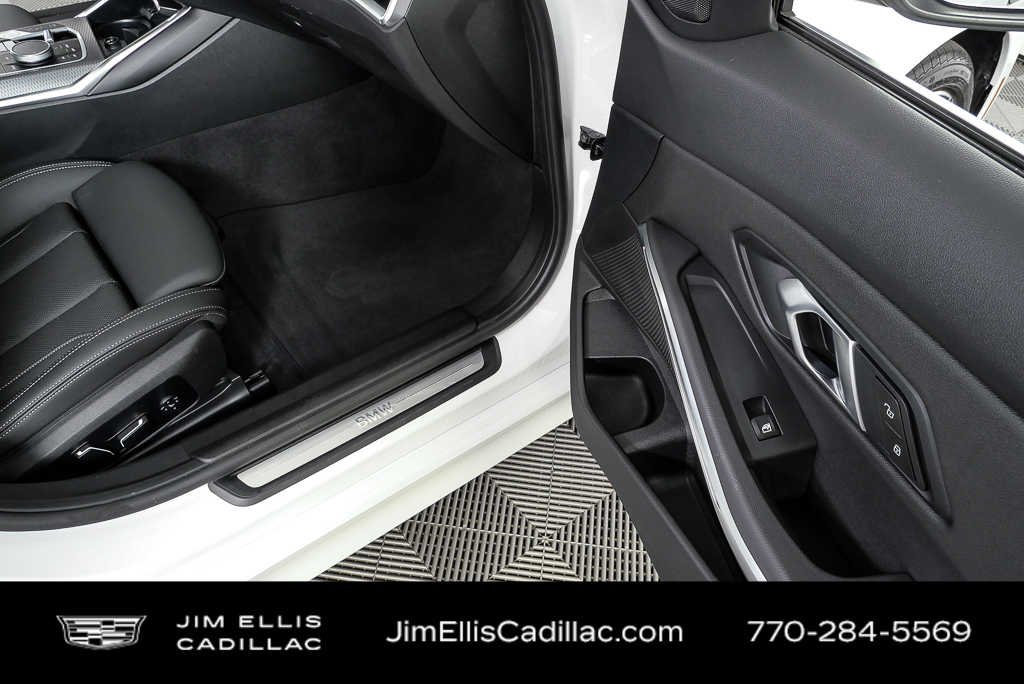 2025 BMW 3 Series 330i - Photo 24