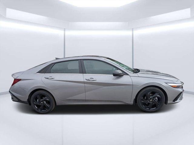 New 2026 Silver Hyundai SEL Sport Premium image 2