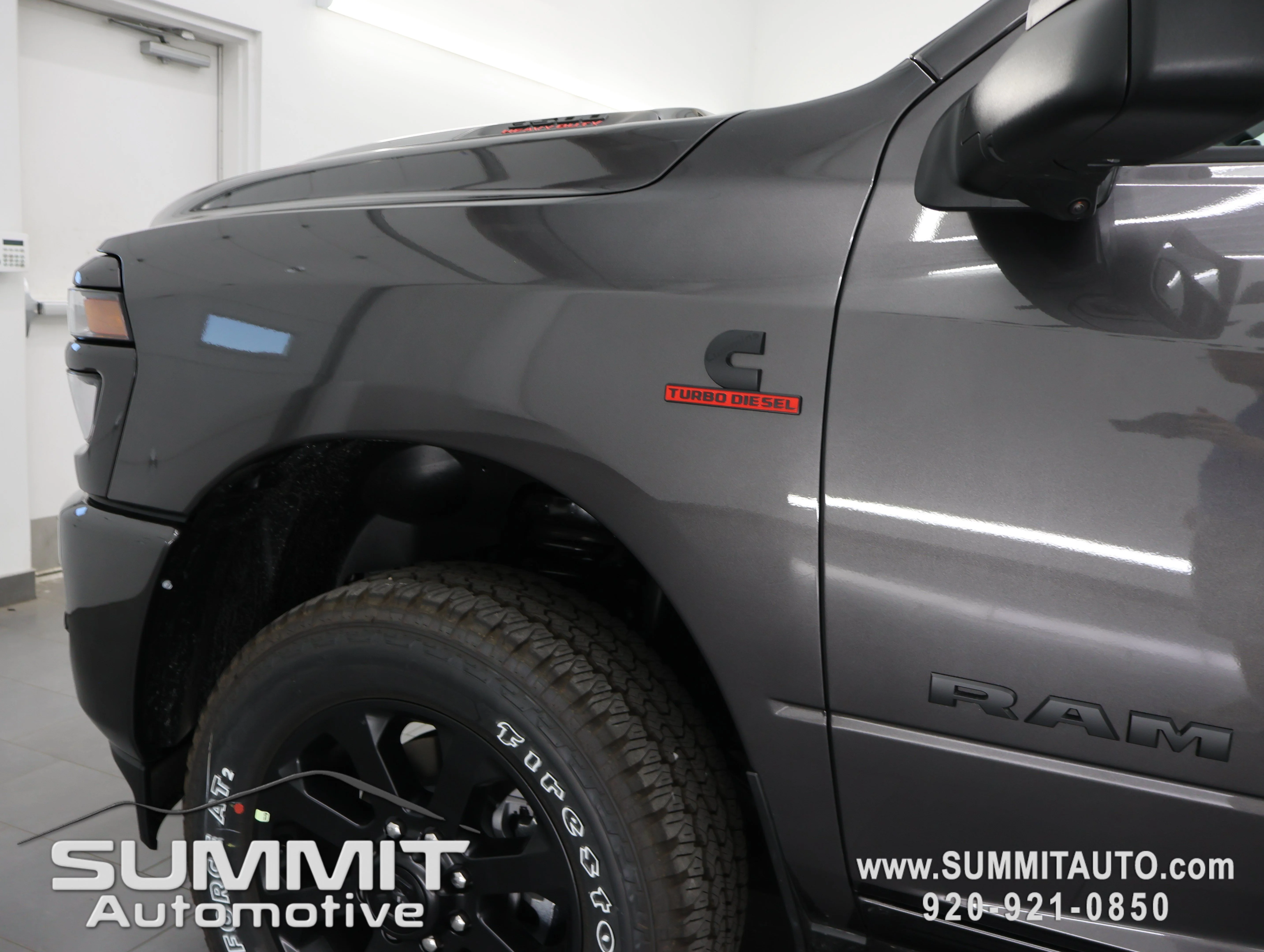 New 2026 Granite Crystal Metallic Clear-Coat Exterior Paint RAM Big Horn image 37