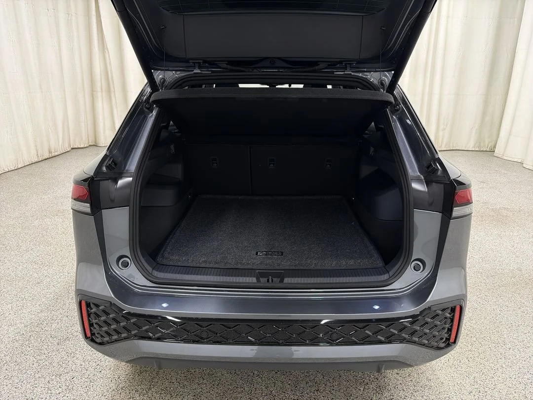 New 2026 Platinum Gray Metallic Volkswagen SE R-Line Black image 17