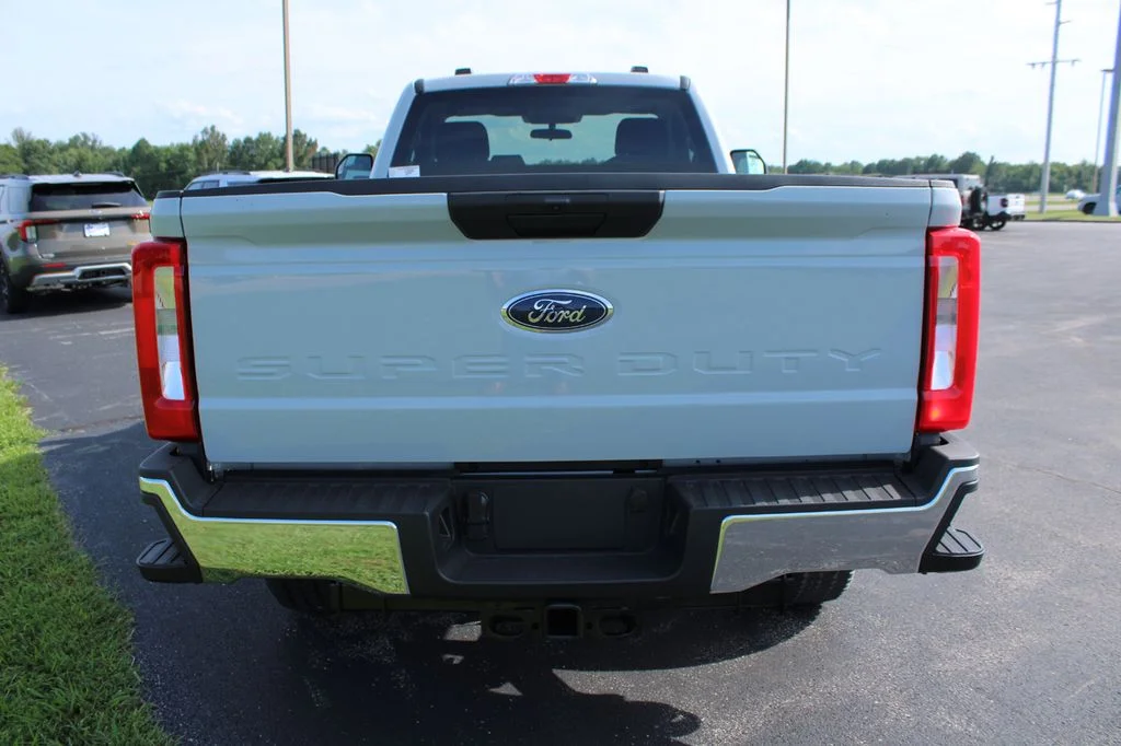 New 2026 Avalanche Ford F-350® XLT image 12