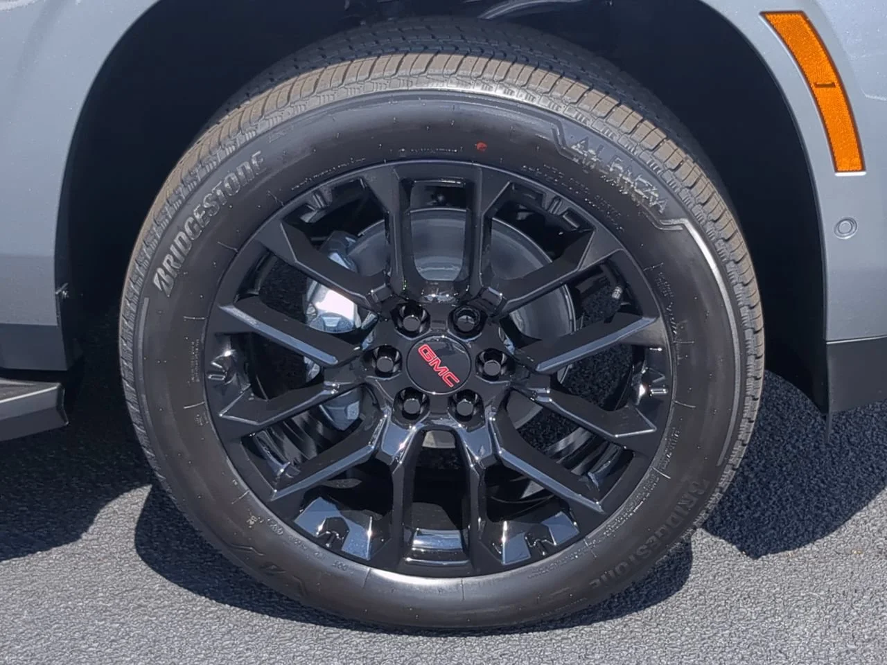 2026 GMC Yukon Denali - Photo 10