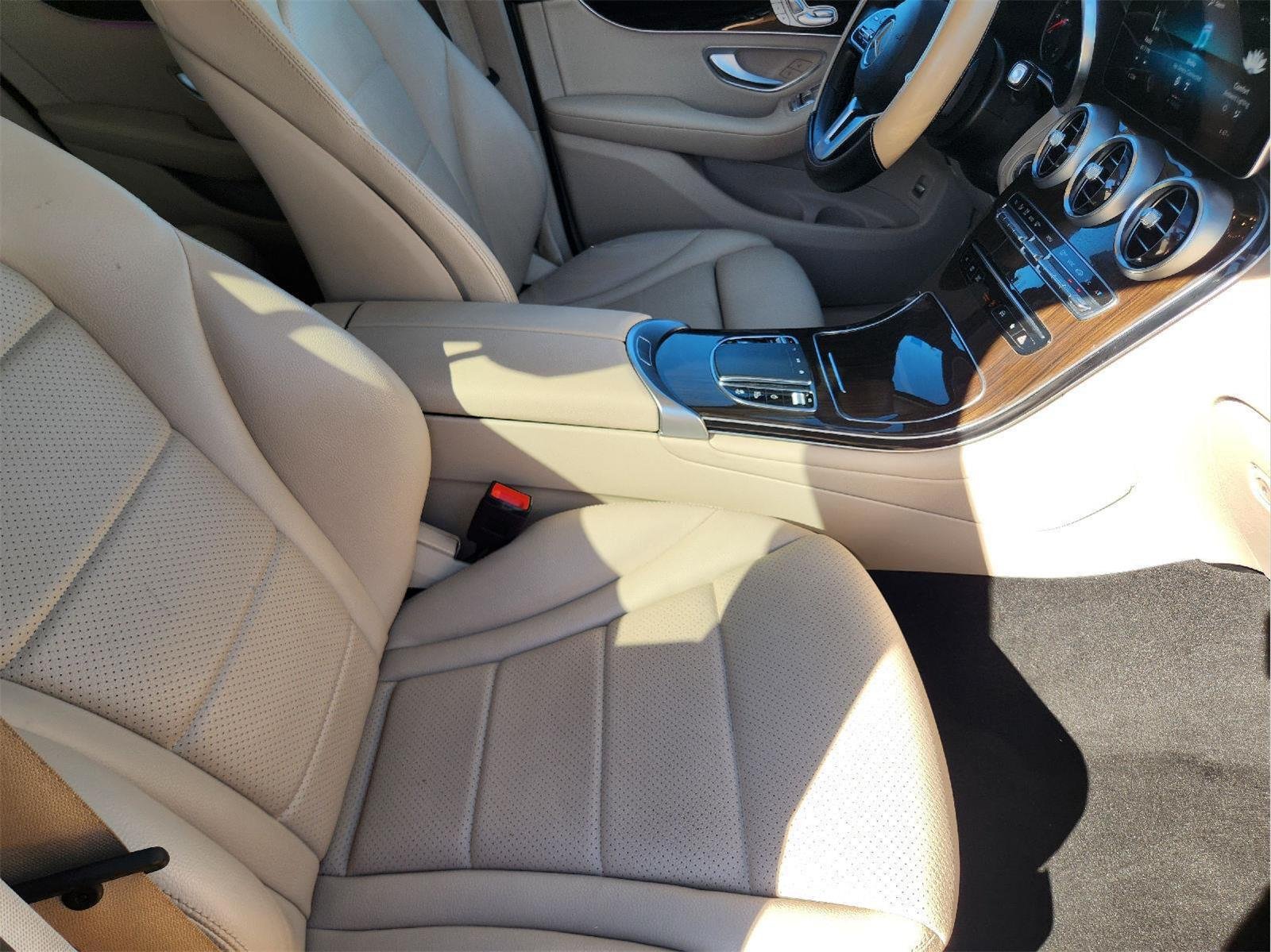 Certified Used 2022 Mojave Silver Metallic Mercedes-Benz GLC 300 image 14