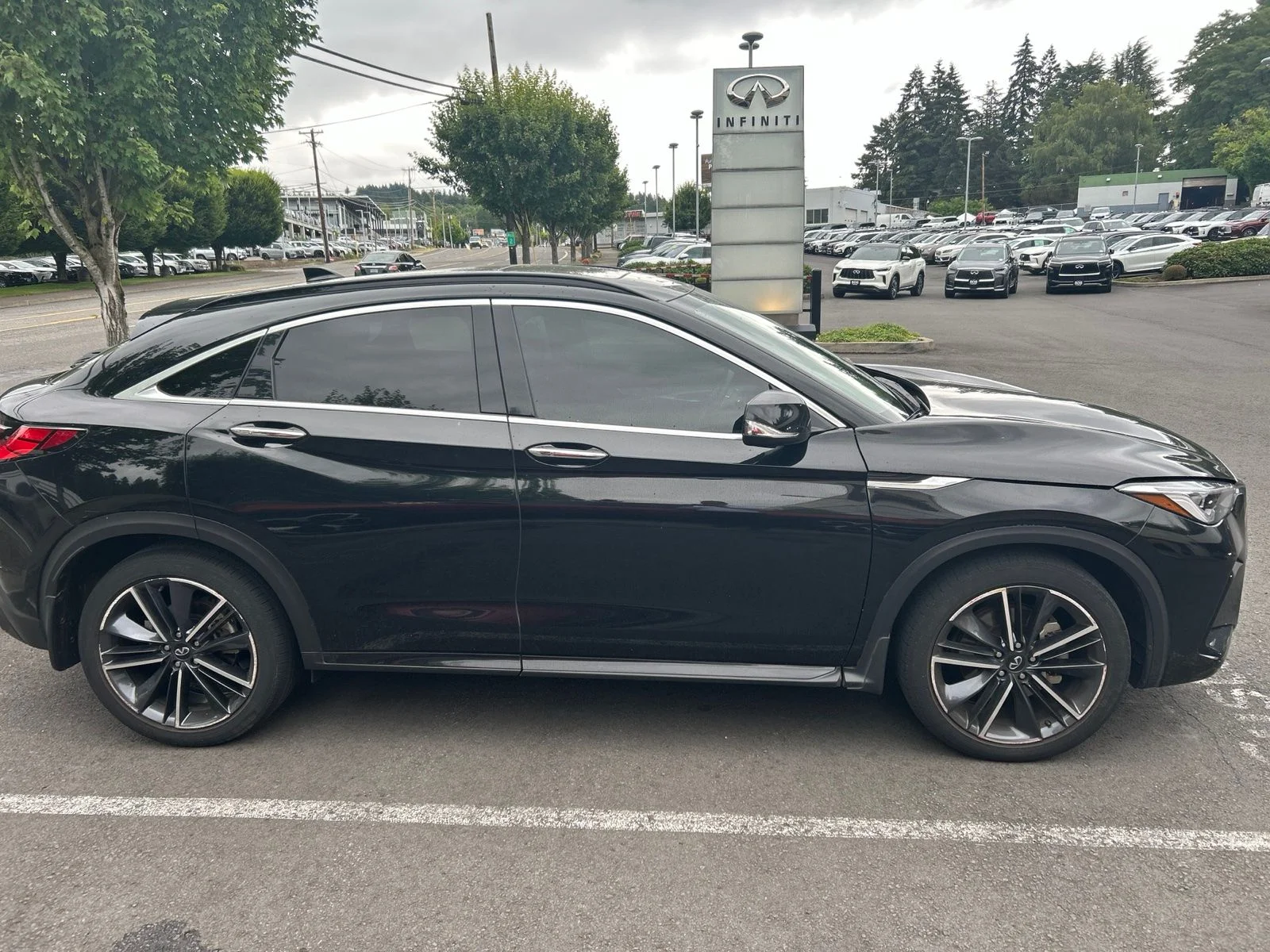 Used 2023 Black INFINITI ESSENTIAL image 4