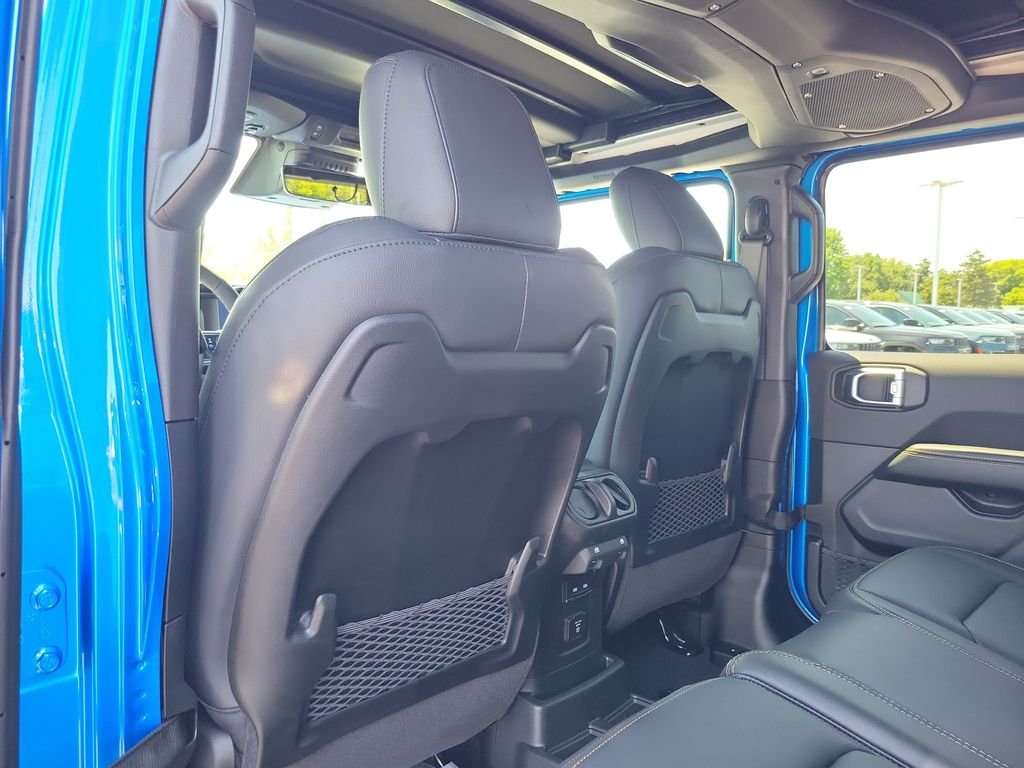 New 2026 Hydro Blue Pearl-Coat Exterior Paint Jeep Sahara image 11