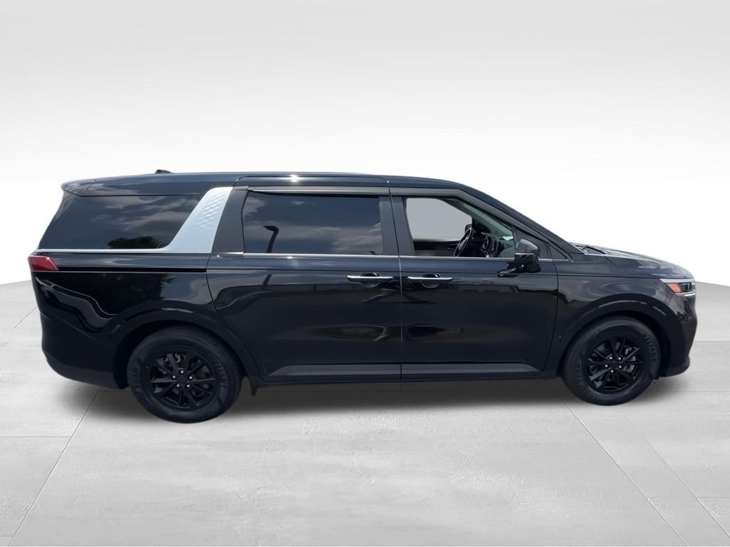 Used 2024 Black Kia LX image 9