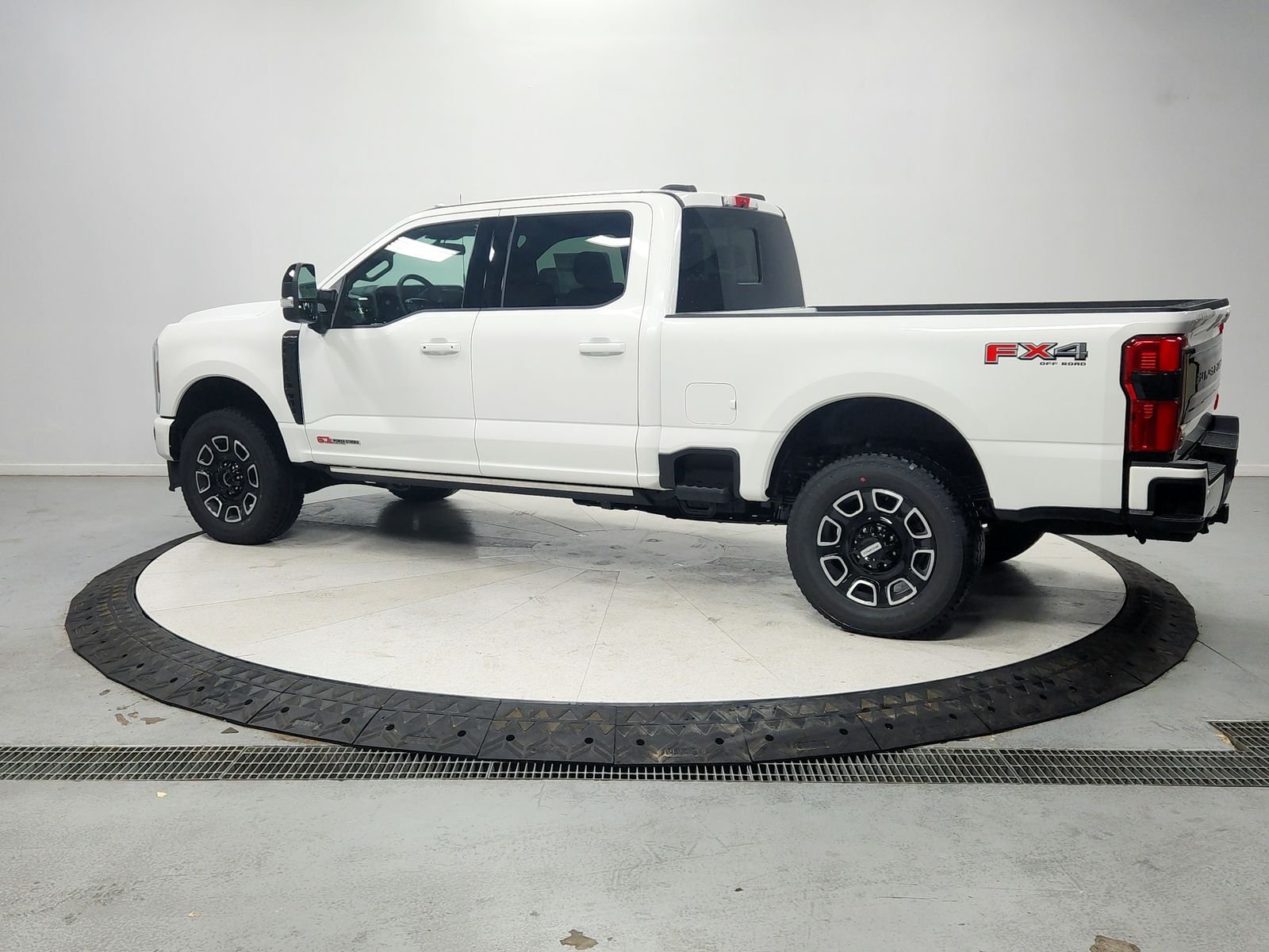 2026 Ford F-350 Super Duty Platinum - Photo 5