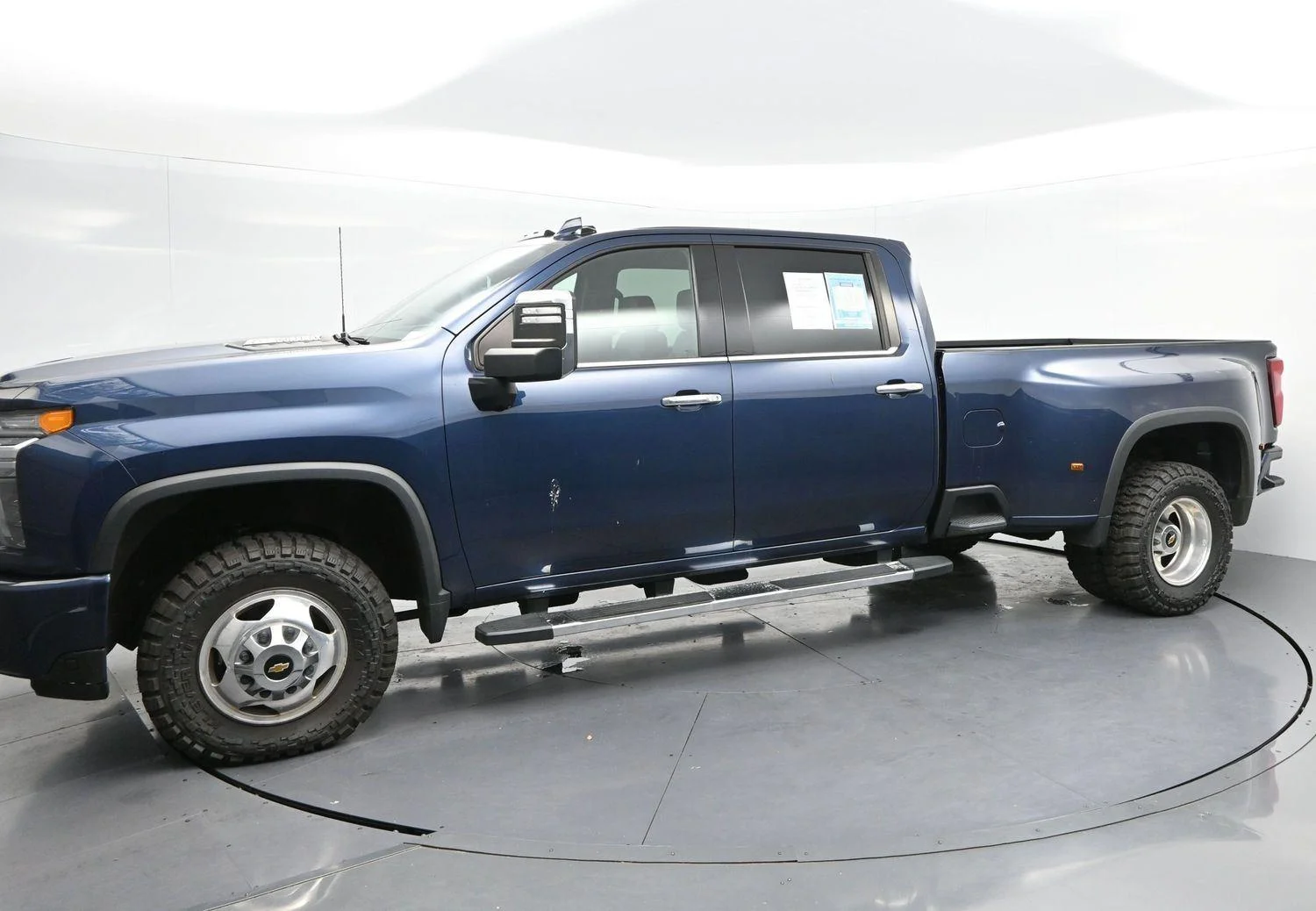 Used 2023 Northsky Blue Metallic Chevrolet High Country image 4