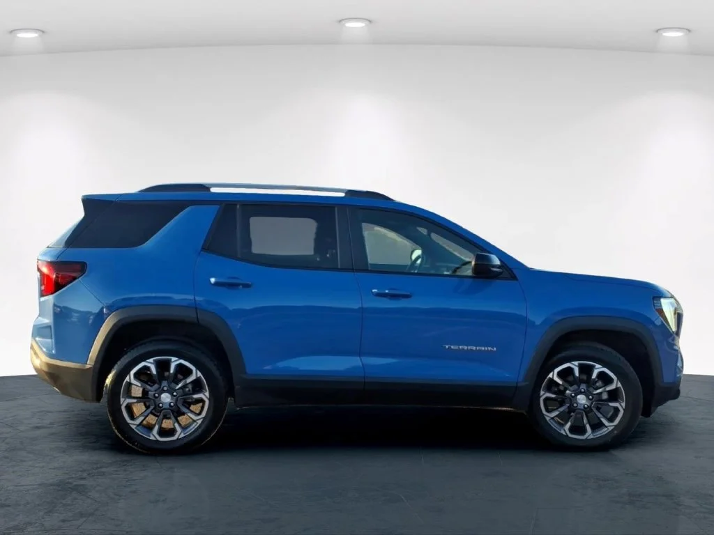 Used 2025 Blue GMC Elevation image 7