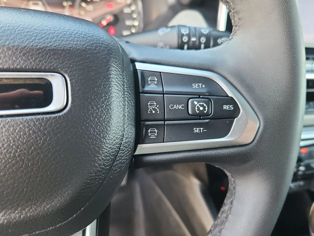 Used 2025 White Jeep Limited image 22