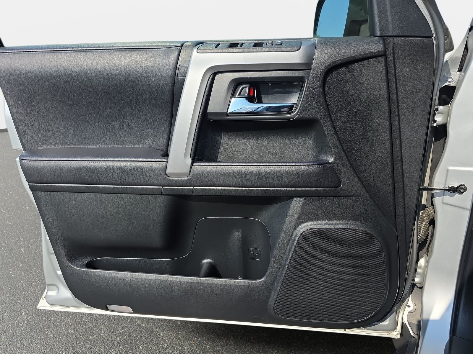 Used 2022 Silver Toyota SR5 Premium image 26