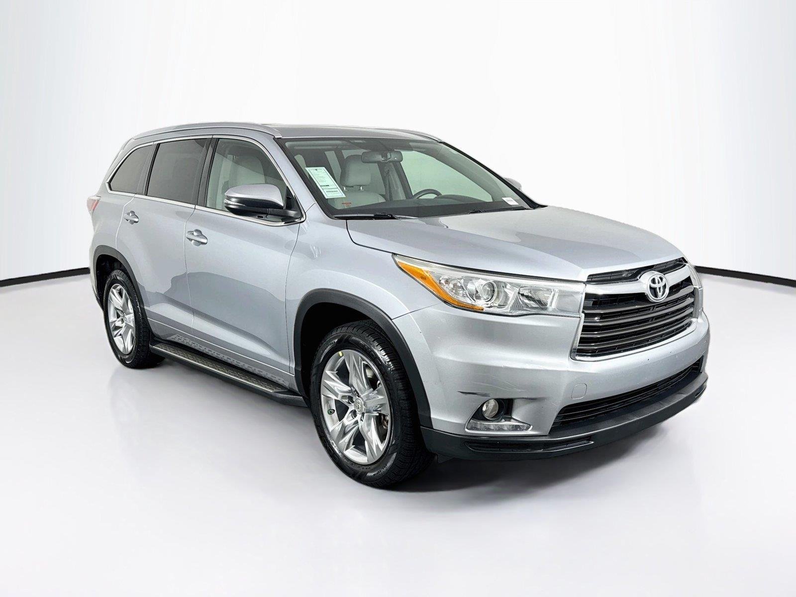 Used 2015 Silver Sky Metallic Toyota Limited image 9