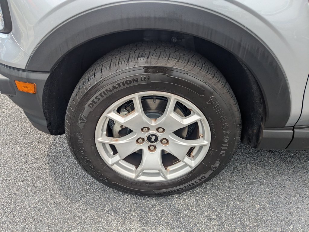 Used 2021  Ford Base image 10