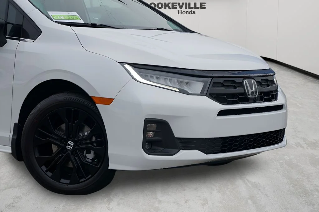 New 2026 Platinum White Pearl Honda Sport-L image 2