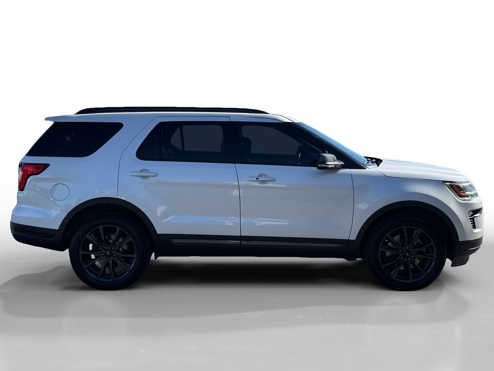 Used 2019 White Platinum Clearcoat Metallic Ford XLT image 6